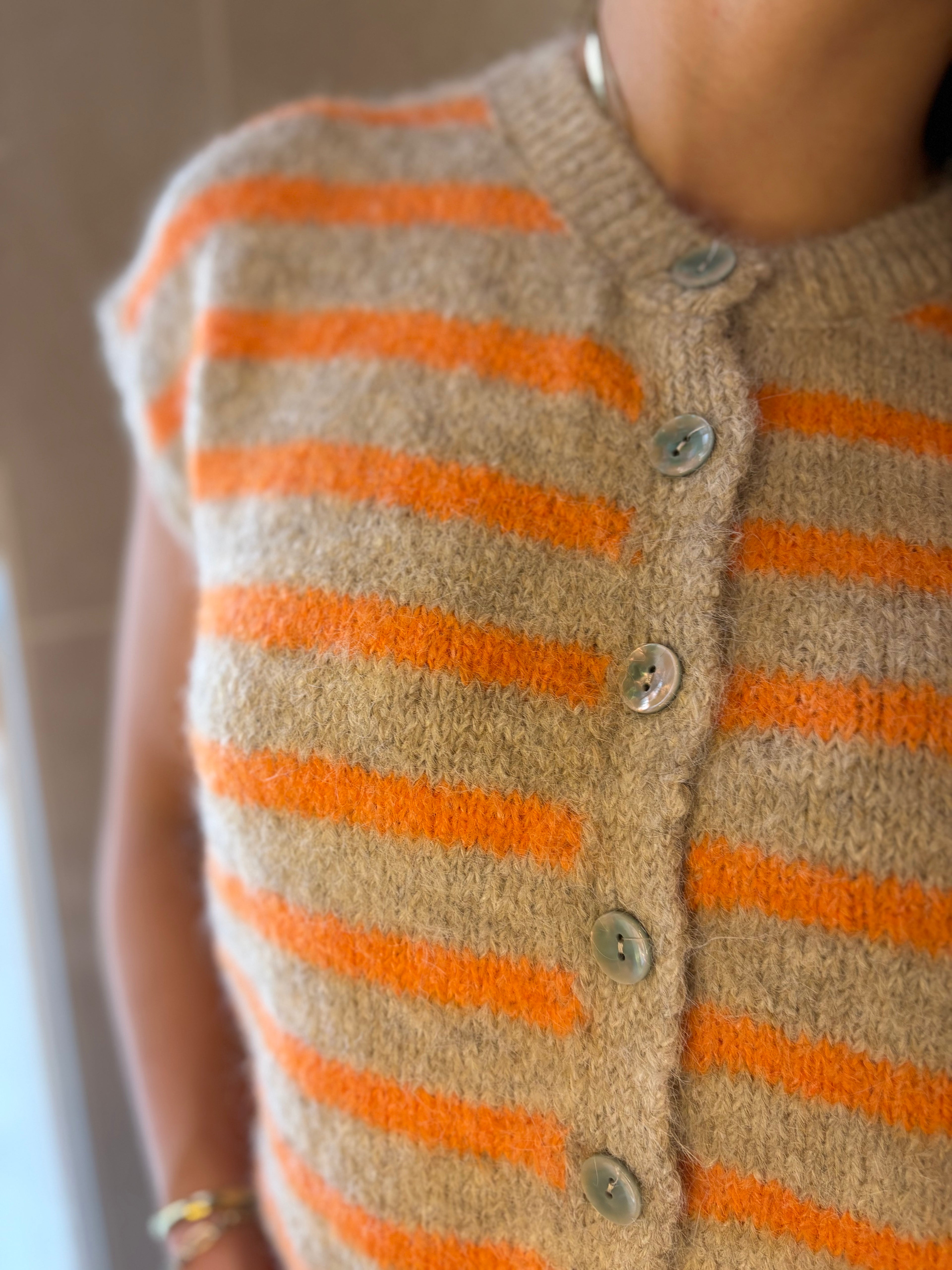 Striped Sleeveless Pull